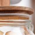 szklany-sloik-z-drewniana-pokrywa-do-przechowywania-zywnosci.jpg