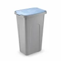szary-kosz-na-smieci-30-l-z-niebieska-pokrywa.jpg