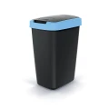 kosz-na-smieci-12-l-czarny-compacta-z-niebieska-klapa-keden.jpg
