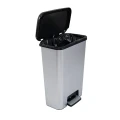 curver-kosz-na-smieci-z-pedalem-compatta-50-l.webp