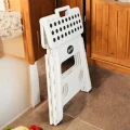 taboret-skladany-do-lazienki-spizarni-stopien.webp